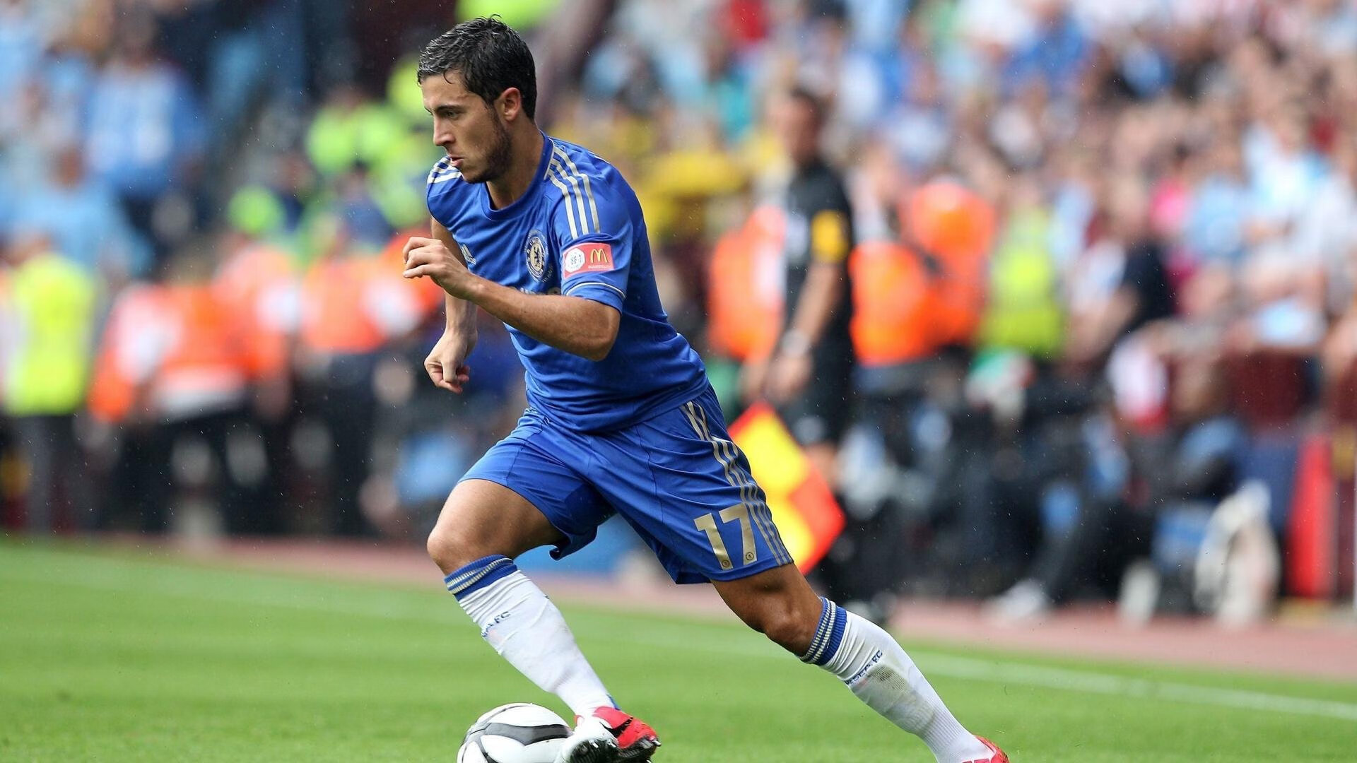 《电竞装备升级:硬核玩家首选的硬件推荐》,电竞装备 性价比