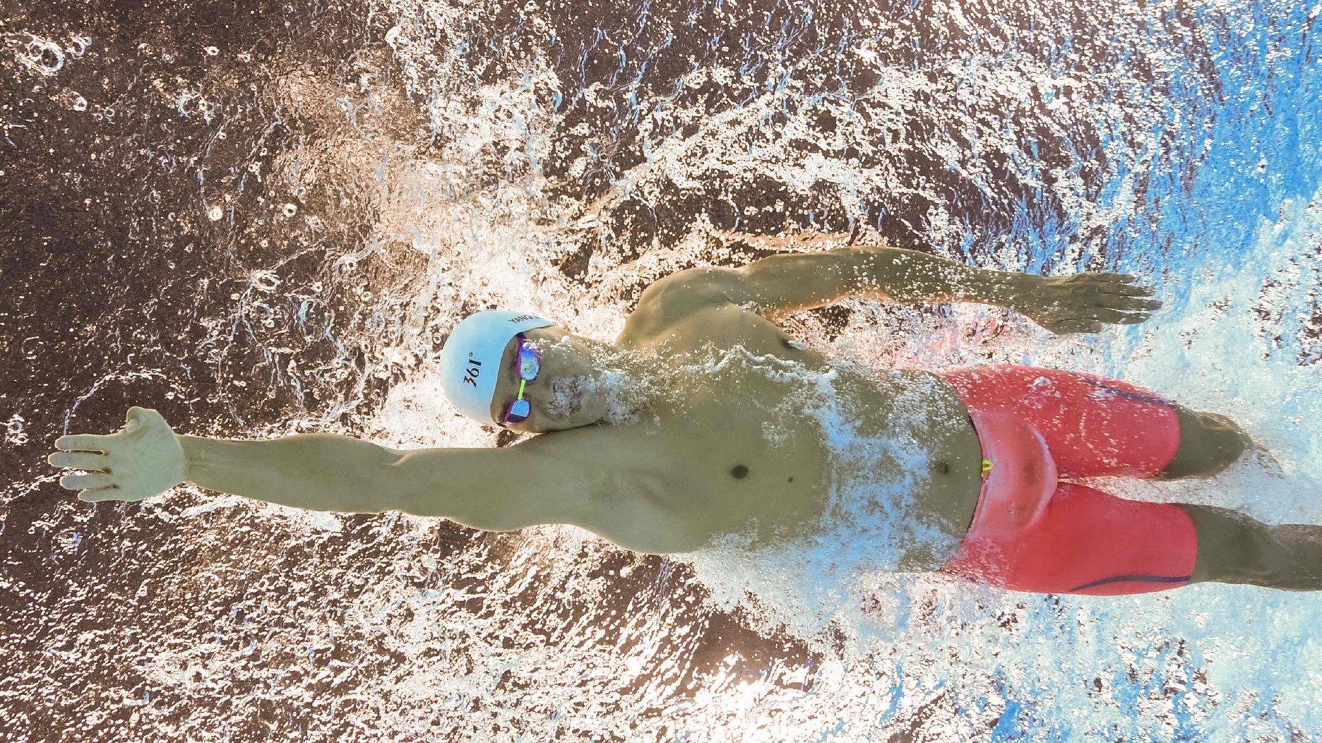 场上花絮：比赛中那些搞笑与感动的瞬间，比赛花絮什么意思