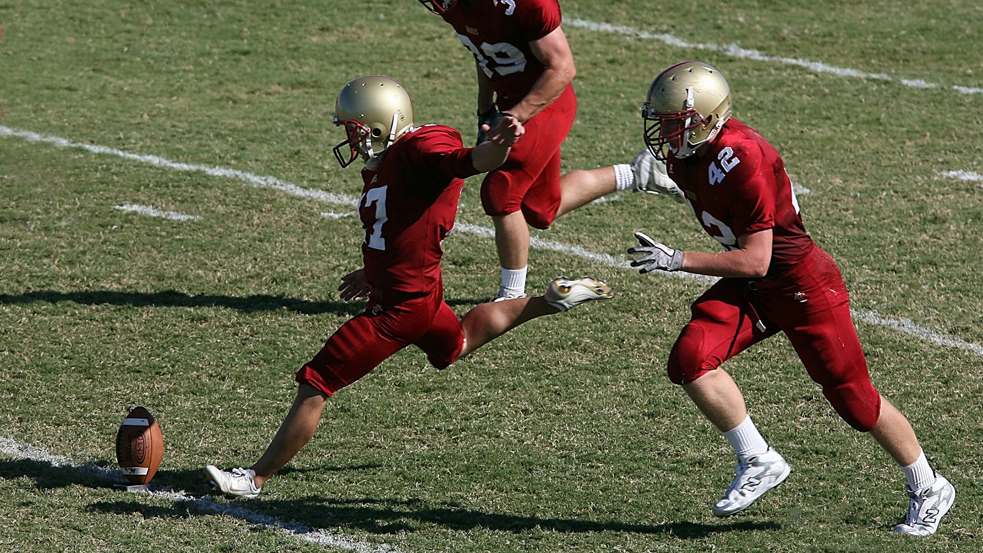 轮滑自由表现：街头风采引人入胜，轮滑自由式动作详细表